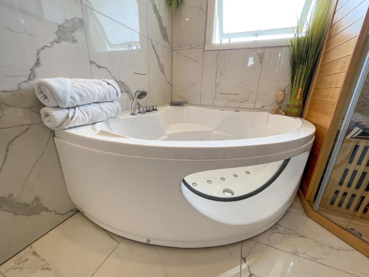 Votre Escale Boule D Or Sauna & Spa Niort Eksteriør billede